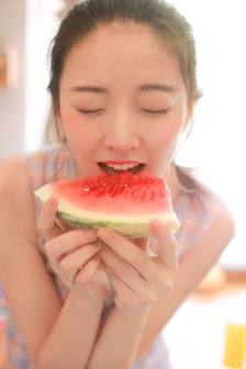 强行挺进朋友漂亮的娇妻
